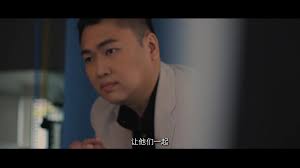 Jack-Lau,  一位大学毕业生，在众多人选择安稳道路的时候，他毅然踏入了房地产行业，一份没有底薪、全凭能力的工作。面对父母的反对，他依然坚定自己的决定。他知道，这条路挑战巨大，但前途更广阔。从一名销售员，到今天成长为一位带领团队的领导者，他收获的，不只是财富，更拥有了属于自己的事业、家庭，以及一支愿意与他并肩作战的团队。如今，他的父母不仅支持他的选择，更为他成为一名房地产销售员而感到骄傲。其实...