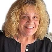 Elizabeth Gott's Instagram, Twitter & Facebook