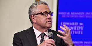 Jeffrey toobin joins cbs this morning to discuss american heiress. 0ireievc3n 6gm