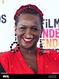 Effie Morrow's Instagram, Twitter & Facebook