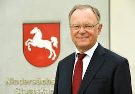 Download all images on a web page. Offizielle Bilder Von Ministerprasident Stephan Weil Zum Download Nds Staatskanzlei