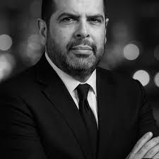 💰💵 'Lend' vs 'Borrow' 💵💰** 'Lend' and 'Borrow' are two words that are  commonly misused when talking about borrowing or loaning something. The  main difference between them is the perspective of