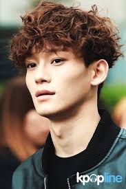 Kpop Male Idols Who Still Rock With This Strange Fluffy Hairstyle Korean Hairstyle Exo Chen Curly Hair Styles
