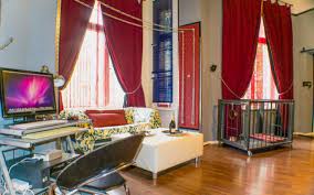 A big livingroom with play facilities like bondage walls and a. Tigerroom Sm Playroom Suite Gay Unterkunft In Berlin Zu Mieten