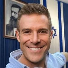 Brian Doud's Instagram, Twitter & Facebook