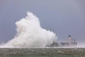 Grosse Vague A Boulogne Sur Mer Photolive Toutes Les Photos Meteo En Temps Reel Infoclimat