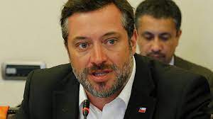 El político que se ganó la aceptación y el cariño de los chilenos por su trabajo en la moneda, sebastián sichel, se tomó este episodio de. Tras Hundir El Banco Estado En Apenas Dos Meses El Vago Sebastian Sichel Tildo De Aprovechamiento Politico Todas Las Criticas
