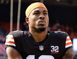 According to his lawyer, #Browns wide receiver David Bell had to retire  after a surgical complication from an offseason procedure by an independent  surgeon. It was not for the dislocated hip he