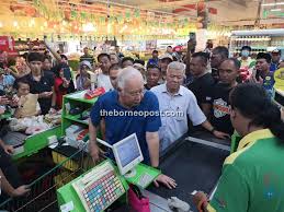 Sezzwan 93 is an internet tv where viewers play an active role, this is an independent channel not owned any political party. Malu Apa Bossku Najib Shops At Hypermarket Greeted By Hundreds Of Chanting Supporters Borneo Post Online
