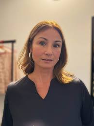 DKF Kinochłon w Augustowie Pisze teraz o bajkach, o archetypach (seria  „Kalejdoskopy”) Zapytana, z jakiej bajki pochodzi sama, odpowiedziała:  „Dumbo. Jestem Dumbo. Kiedyś nie wiedziałam, że mam skrzydła”. Lata  popularności, ekstra popularności,