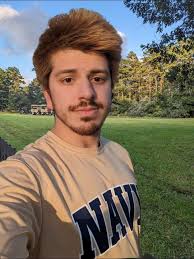 Hi! I'm moving to Chicago for grad school and looking for a room/ roommate  for 2022-2023