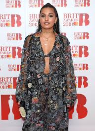 Resultado de imagem para looks brits awards 2018