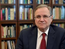 Fa parte del sistema delle autorità creditizie, insieme al comitato interministeriale per il credito e il risparmio (cicr) e al suo presidente, ovvero il ministro dell'economia e delle finanze. Visco In Italia Crisi Record Ma Le Banche Non Sono Andate A Rotoli Corriere It