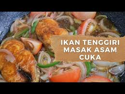 Ikan tenggiri digaramkan sahaja•biji bawang besar holand•biji cili hijau dan merah•cili kering•sos cili•minyak untuk goreng dan tumiskan•gula•garam(jika perlu). Resepi Ikan Tenggiri Masak Asam Cuka Mudah Dan Sedap Youtube