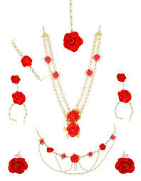 Now A Days Flower Jewellery Are In Trend And Have A Great Demand In Pre Marriage Event Like Haldi Ev Flower Jewellery Dried Flower Jewelry Baby Shower Jewelry
