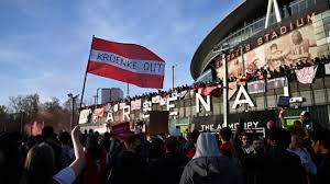 Los angeles just got one step closer to securing their first nfl franchise since 1994. Arsenal Fans Protest Super League Debacle Blast Owner Stan Kroenke