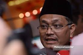 Beliau dalam kenyataan berkata, perletakan jawatan ini mengambil kira beberapa keputusan dan pendirian umno. Relating Jho Low To Ptptn Is Hilarious Shamsul Anuar Malaysiagazette English Version