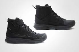 I came upon it after buying my delma blue shark 3000m diver and i will stop rambling now, i just wanted to do a quick review of a watch that i've never seen. Momo Design Firegun 2 Gtx Boots Return Of The Cafe Racers