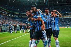 Confira abaixo onde você poderá acompanhar as próximas partidas. Torcedores Do Gremio Se Revoltam Com A Globo Por Emissora Nao Transmitir Jogo Do Time Na Libertadores Torcedores Noticias Sobre Futebol Games E Outros Esportes