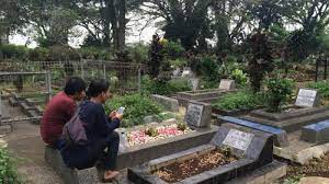Akan diberi pekerjaan yang menyenangkan. Arti Mimpi Ziarah Kubur Pertanda Akan Ada Yang Meninggal Dunia Tribunnews Bogor