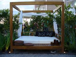 Camastro Bali Con Almohadones Color Tierra Sobrio Calido Muebles Para Terrazas Mobiliario Exterior