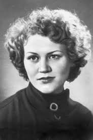 Была одной из первых и наиболее примечательных в плеяде украинских поэтов. Segodnya Ukrainskaya Poetessa Lina Kostenko Prazdnuet Den Rozhdeniya