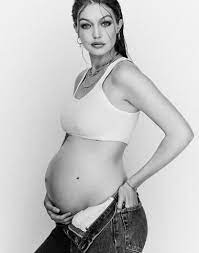 Gigi hadid shared the first photo of her baby daughter, saying she's already changed her world—see it here. Erstes Babyfoto Gigi Hadid Ist Mama Geworden Models Gigi Hadid Gigi Hadid Und Zayn