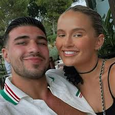 Molly-Mae rocked by 'leaked DMs' as Netflix star shares 'flirty date  messages' ahead of fight with Tommy's brother