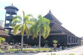 It is located in jalan kuala krai nilam puri, kelantan, masjid kampung laut was built in the 15th century by a group of fishers consisting pattani, jawa. Kampung Laut Mosque Nilam Puri Kelantan Download Scientific Diagram