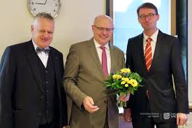 Sächsisches staatsministerium des innern i 01095 dresden über die landesdirektion sachsen; Sachsisches Staatsministerium Des Innern ×'×˜×•×•×™×˜×¨ Blumen Furs Geburtstagskind Staatssekretar Gunther Schneider Feiert Heute Seinen 64 Geburtstag Gluckwunsche Gab Es Zu Beginn Der Morgenlage Von Innenminister Roland Woller Und Amtschef Thomas