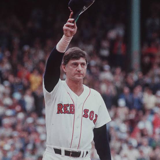 Red Sox living legend Carl Yastrzemski remains a grand figure - The Boston  Globe