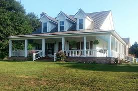 Farmhouse Style House Plan 4 Beds 3 Baths 2039 Sq Ft Plan 17 3420 Country Style House Plans Farmhouse Style House Plans Farmhouse Style House