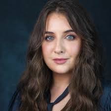 Renee Barrows's Instagram, Twitter & Facebook