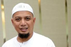 Dan tiket itu amat mudah diperolehi semasa bulan ramadhan kerana keimanan yang meningkat, di samping amalan soleh yang allah berikan pahala berlipat kali ganda. Ustaz Arifin Ilham Meninggal Pada Bulan Ramadan Begini Pandangan Ulama Tentang Meninggal Di Bulan Suci