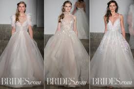 La nostra collezione di abiti da sposa è ricca e variegata, attinge da ogni linea per soddisfare ogni desiderio e dare forma al tuo sogno! Abiti Da Sposa Colorati Ecco I Piu Belli Di Sempre
