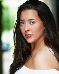 Emily Scarlett's Instagram, Twitter & Facebook