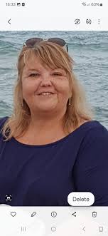 Lisa is another inspiration in group! 5 & 1/2 stone lighter she's like a  different person! 🥰 Thursday 5.30pm is the group Lisa loves to attend  weekly. 😇 Hi. I'm Lisa a