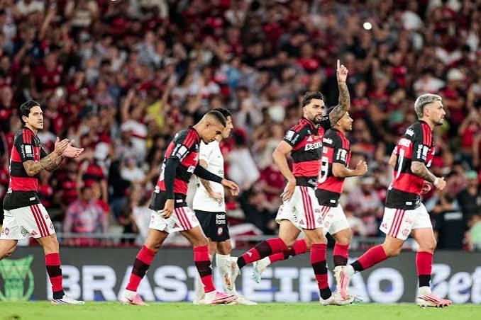 Flamengo vence o Corinthians e reassume a lideran&ccedil;a do Brasileir&atilde;o