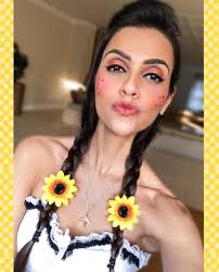 🎵🎶🎵”Ela só querrrr, só pensa em namorar” no meu caso, em trabalhar  também! Kkkkkkkkkkk É o sábado com gostinho de anarriê! 🌻 📻Começo no  comando da nave Radio FM O Dia das