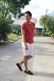 Black And White Striped Shorts Outfit Men For An Everyday Outfit That Is Full Of Character And Personality Dress In A Red Geometric Crew Neck Tee An Short Men Fashion Summer Swag Outfits Striped Shorts