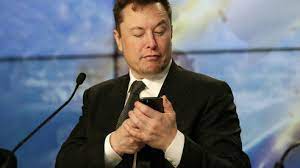 Twitter è ufficialmente proprietà di Elon Musk. E ora? | Il Foglio