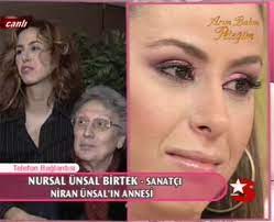 Niran, nida ve haktan isimlerinde üç evlâdı bulunmaktadır. Flas Arim Balim Petegim In Canli Yayininda Gozyaslari Sel Oldu Programin Konugu Niran Unsal Hasta Olan Annesi Nursal Unsal Birtek Ile Goruntuleri Ekrana Gelince Gozyaslarina Hakim Olamadi Daha Sonra Nursal Unsal Birtek Arim