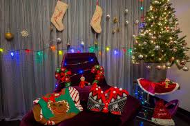 Clark's continual bad luck is worsened by his obnoxious family guests, but he manages to kee 4.5 out of 5 stars (663) 663 reviews. National Lampoon S Christmas Vacation Themed Hotel Suite Apartment Therapy