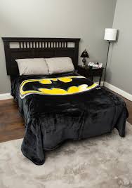Artwork must be 4252x5669 pixels (size 150x200cm ) in jpg format. Batman Logo Queen Blanket