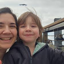 Amazing to meet the lady who is the reason I understand so much about  myself. With Anders little gift he gave me. 💖 Thank you @lara.bloom and  @ehlers.danlos !!