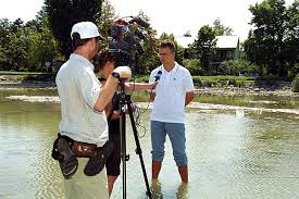 A ház 750 négyzetméteres, két szauna, medence, három fürdőszoba, hét szoba van benne. Elolep Orban Arnyekabol A Fidesz Mindenevo Robotosa