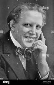 Bernard Mulder's Instagram, Twitter & Facebook