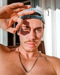 Kenny is a talent buyer in chicago, where he creates and manages boy band cover bands. Sexuelle Belastigung Warum Hat Kenny Leemann Geschwiegen Promiflash De