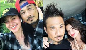 Penetapan tersangka ini karena nama baik, penghinaan, dan menimbulkan permusuhan kepada idi sesuai dengan uu ite, katanya. Jerinx Sid Ditahan Dan Jadi Tersangka Sang Istri Jangan Takut Aku Tetap Di Sini