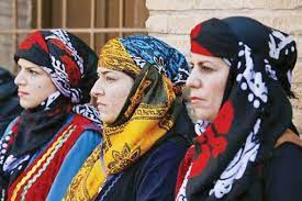 گُلوَنی سربند زیبای زنان لر، دستاری از نقوش تاریخ و فرهنگ‌ - ایسنا